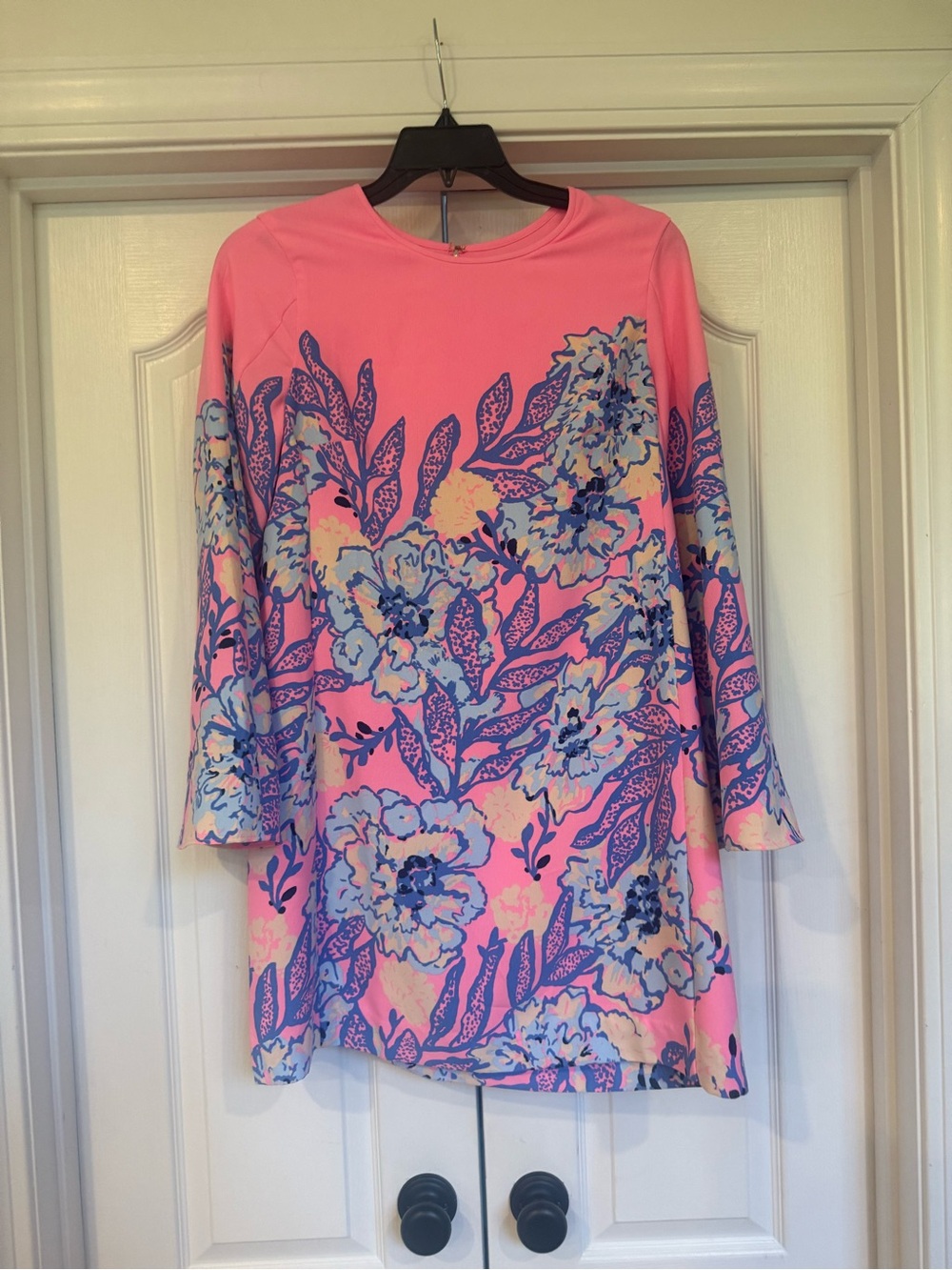 Lilly Pulitzer Gwenlyn dress in Pink Floral Long-Sleeve Tunic Dress.